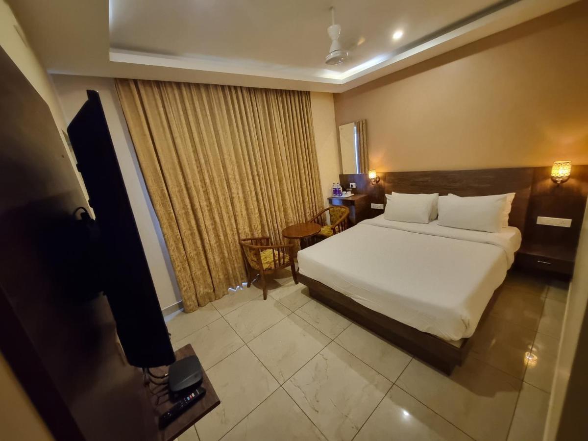 Plutus Residency Hotel Auroville Buitenkant foto