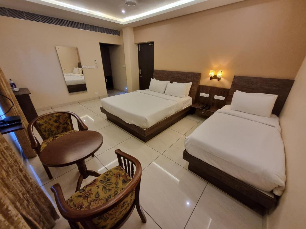 Plutus Residency Hotel Auroville Buitenkant foto